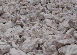 石膏 从天然矿石到现代应用的多面体